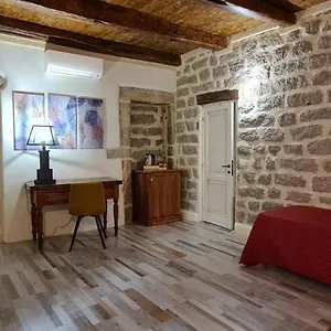 Couette-café Kabula, Olbia